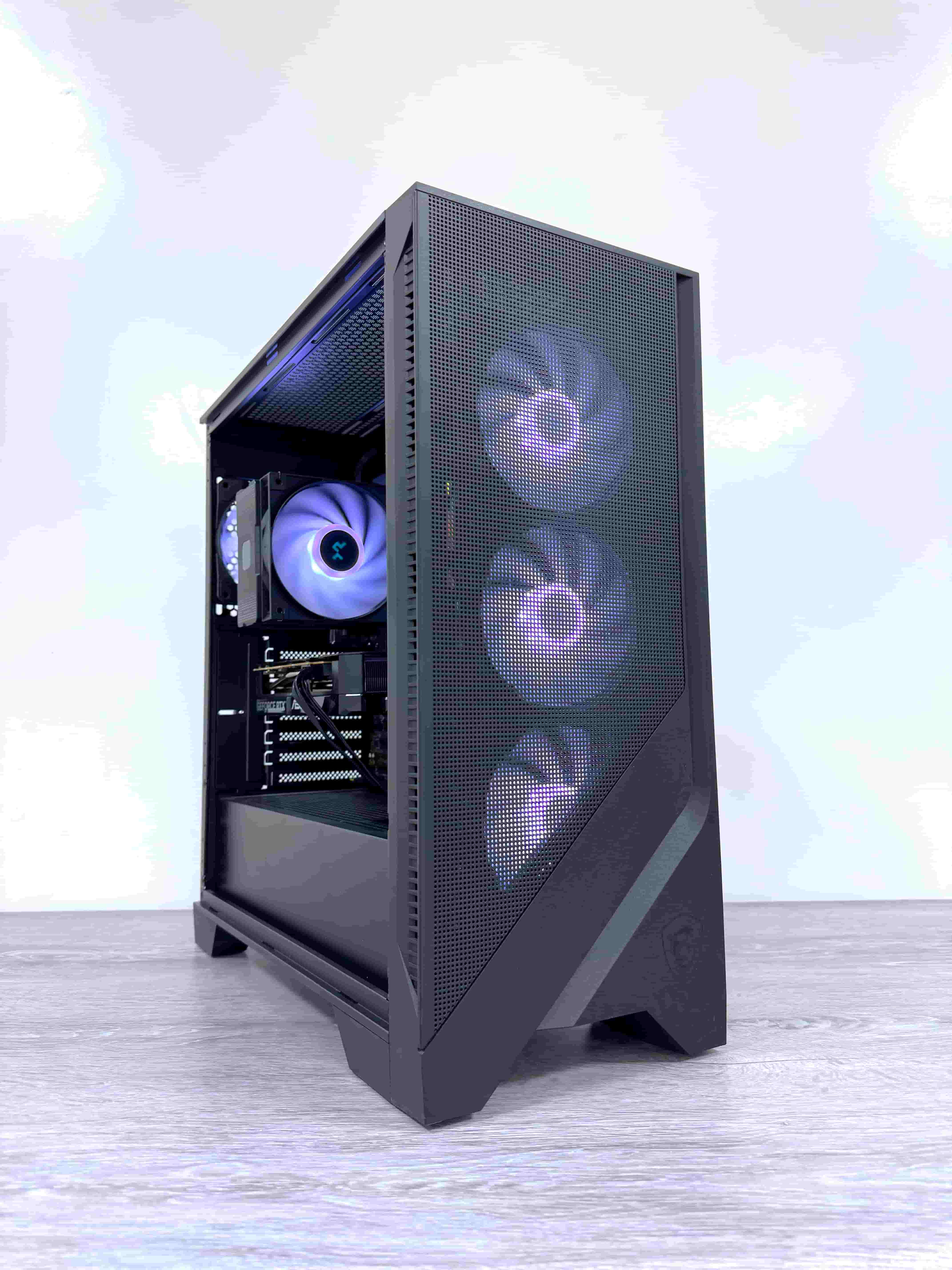 PC Gamer R7-5700X + RTX 5060